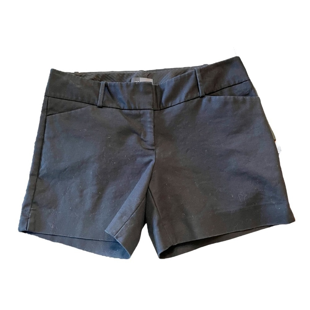 THE LIMITED, NWOT, WOMENS DRESS SHORTS IN BLACK. FRONT & BACK POCKETS. SIZE 6